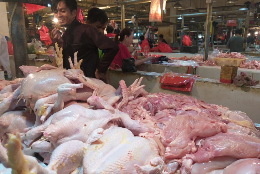 Usai Lebaran, Harga Daging Ayam Rp 30 Ribu per Kg | Republika Online