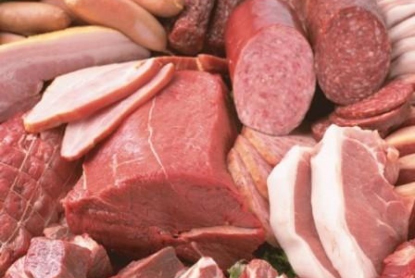 Daging dan produk daging olahan yang diduga mengandung daging kuda.