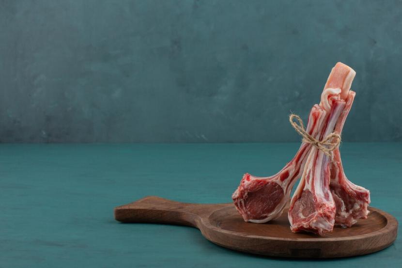 Daging kurban kambing (ilustrasi). Ahli gizi membagikan tips sehat mengolah dan mengonsumsi daging kurban agar tidak menyebabkan penyakit. 