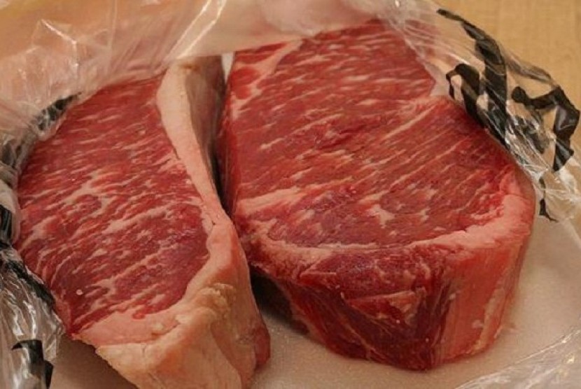 Daging Kerbau impor (ilustrasi). Perum Bulog menunda sementara pemasukan impor daging kerbau dari India .