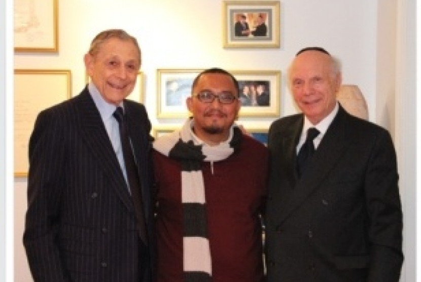 Dahnil Anzar Simanjuntak (tengah) berfoto bersama tokoh Yahudi AS