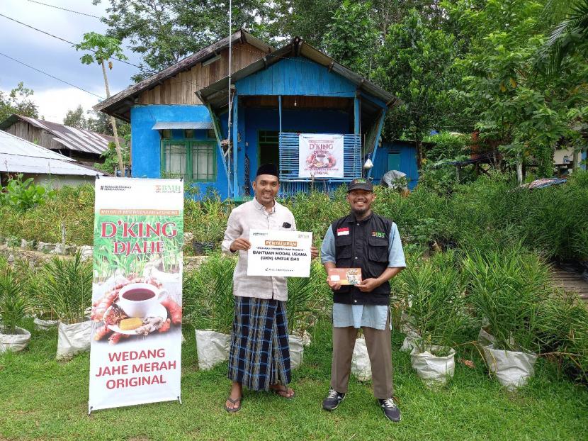 Dai tangguh BMH di Kutai Kartanegara, Ustadz Damanhuri mengembangkan usaha budidaya jahe merah dalam karung.