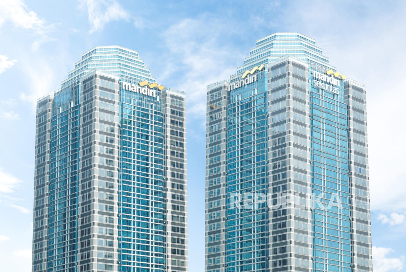 Dalam ajang FinanceAsia Awards 2025, Bank Mandiri berhasil meraih 16 penghargaan.