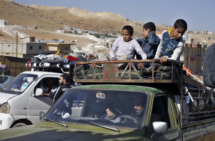 Dalam file foto 28 Juni 2018 ini, para pengungsi Suriah di sebuah truk pickup bersiap-siap untuk menyeberang ke Suriah dari kota perbatasan timur Lebanon, Arsal, Lebanon. The Landmine Monitor mencatat Suriah jadi negara dengan korban ranjau darat terbanyak. Ilustrasi.