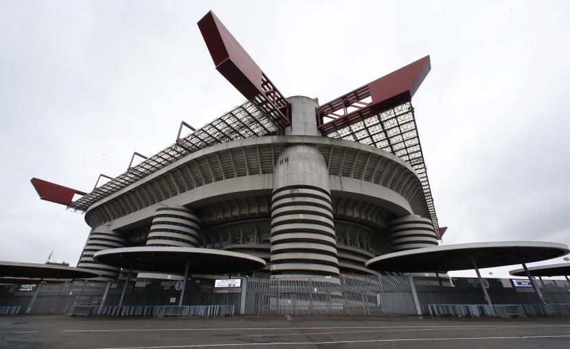 Dalam file foto ini diambil pada Kamis, 4 April 2019, pemandangan stadion San Siro di Milan, Italia. Presiden AC Milan Paolo Scaroni yakin stadion baru tim akan siap dalam tiga tahun dan klub akan siap untuk memulai proyek tersebut pada akhir tahun depan.