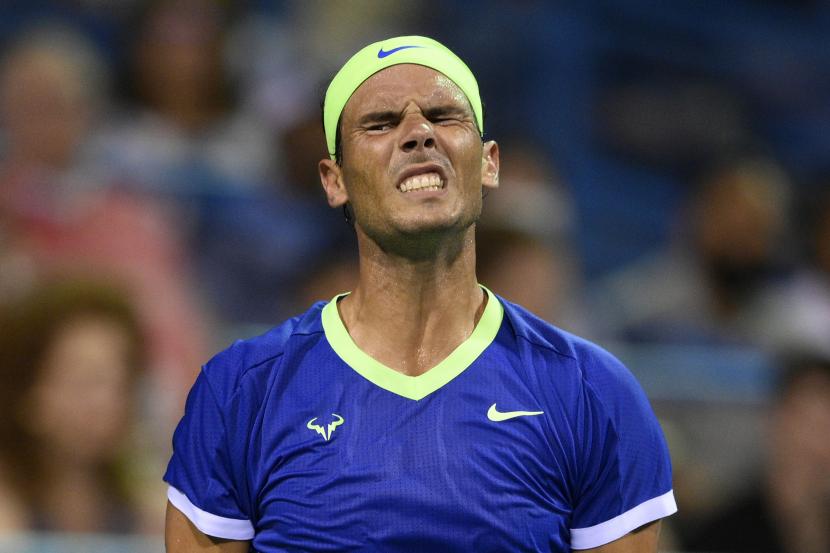 Rafael Nadal, dari Spanyol, bereaksi selama pertandingan melawan Lloyd Harris, dari Afrika Selatan, di turnamen tenis Citi Open, di Washington beberapa waktu lalu..