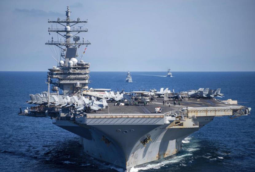 Dalam foto ini dirilis oleh Angkatan Laut Korea Selatan melalui Yonhap, A.S. kapal induk USS Ronald Reagan berpartisipasi dengan AS lainnya dan kapal angkatan laut Korea Selatan selama latihan angkatan laut bersama antara Amerika Serikat dan Korea Selatan di perairan lepas pantai timur Korea Selatan pada 29 September 2022.