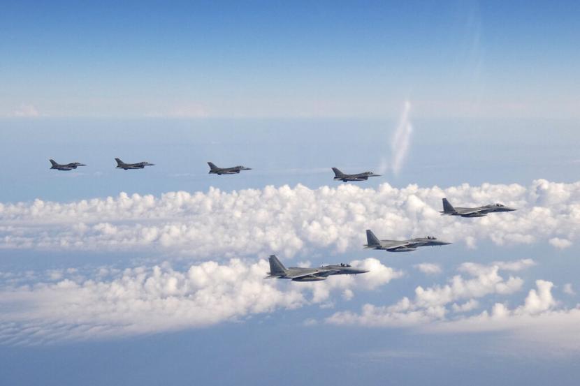 Taiwan pada Selasa (21/6/2022) mengerahkan jet tempur untuk memperingatkan 29 pesawat China yang berada di zona pertahanan udaranya atau ADIZ.