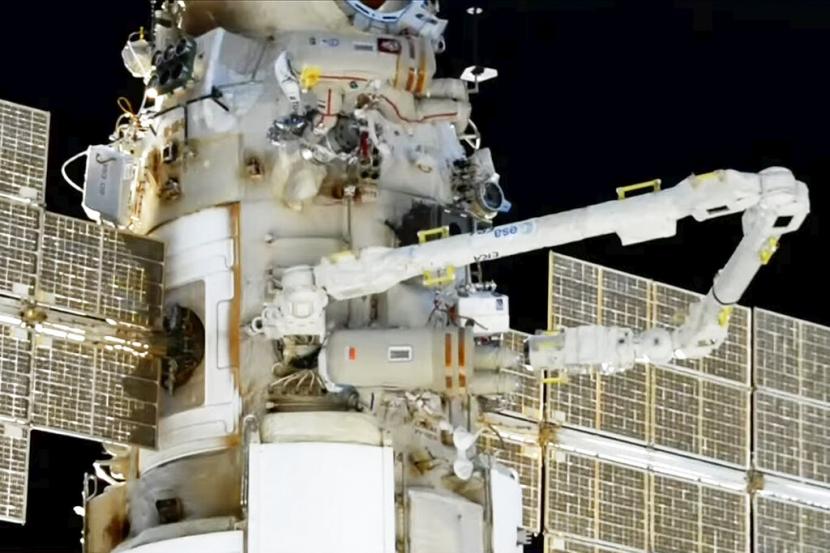 Serpihan amonia beracun diamati di Modul Laboratorium Serbaguna Nauka (MLM) Stasiun Luar Angkasa Internasional (ISS)/ilustrasi