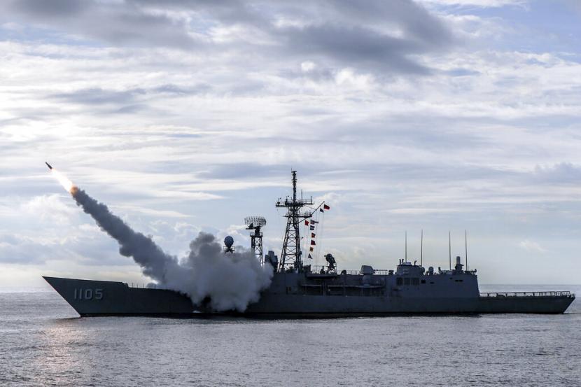 Militer Amerika Serikat (AS) dan Kanada mengatakan kapal tempur Angkatan Laut AS dan kapal fregat Kanada menggelar transit rutin ke Selat Taiwan.