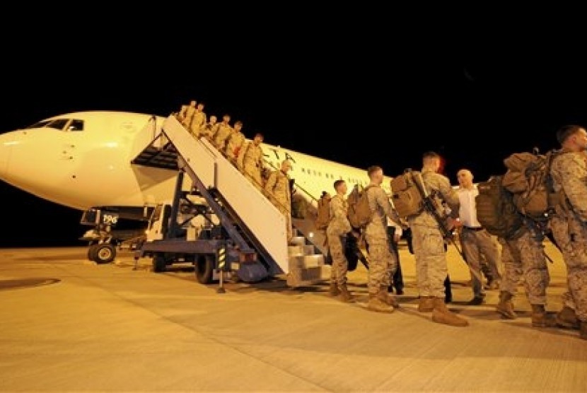 Dalam foto yang dirilis oleh Dephan Australia, tampak pasukan AS yang tiba di Pangkalan Angkatan Udara Australia di Darwin, Selasa lalu (3/4).