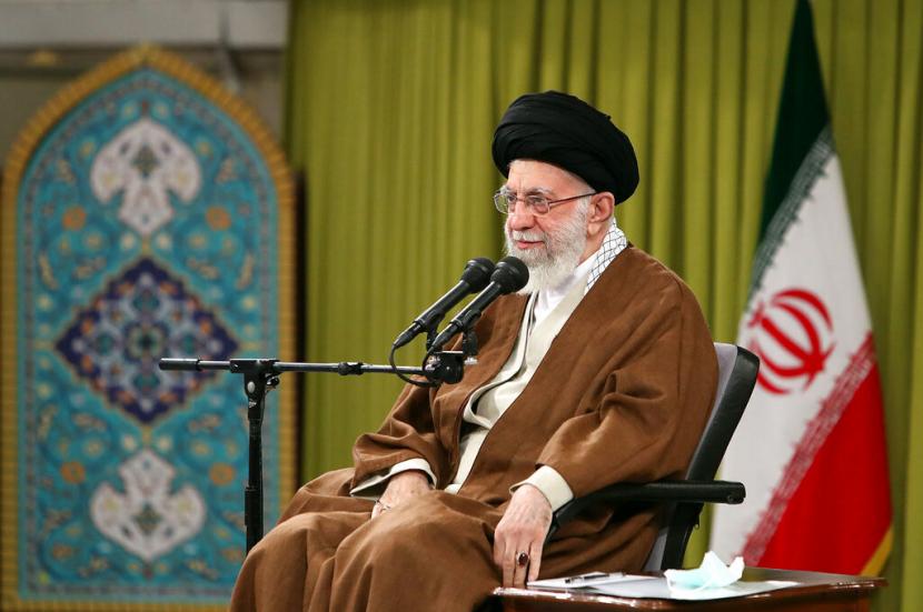 Iran menyampaikan protes terkait sejumlah kartun pemimpin tertinggi Iran Ayatollah Ali Khamenei yang dibuat dan diterbitkan oleh majalah satire Prancis, Charlie Hebdo.