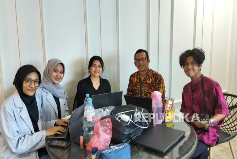 Dalam gelaran Program Kreativitas Mahasiswa (PKM) dan Program Pembinaan Mahasiswa Wirausaha (P2MW) 2025 yang diselenggarakan oleh Kemendikbud Ristek RI, mahasiswa Cyber University berhasil mengirimkan enam proposal PKM.