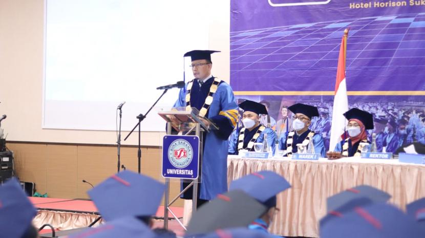 Dalam gelaran wisuda ke-15 Universitas BSI (Bina Sarana Informatika) kampus Sukabumi yang berlangsung pada Kamis (1/12/2022), juga menampilkan berbagai prestasi yang telah diraih