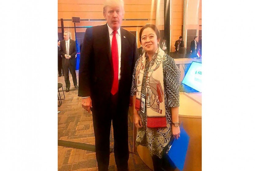   Dalam kesempatan itu, Menko PMK Puan Maharani berbincang dengan Presiden AS  Donald Trump di sela KTT ASEAN dan US.