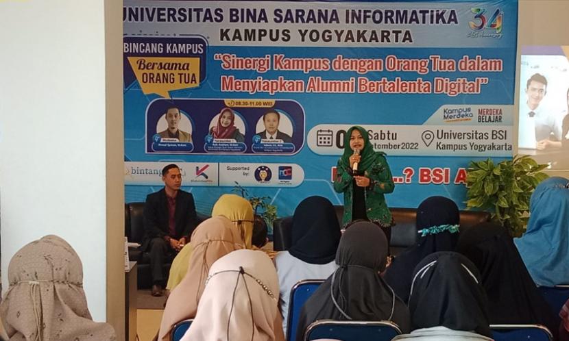 Dalam menyambut perkuliahan semester ganjil 2022/2023, Universitas BSI (Bina Sarana Informatika) kampus Yogyakarta menggelar acara Bincang Kampus Bersama Orang Tua (BKOT) yang diselenggarakan di Wisma BSI Yogyakarta pada Sabtu, (3/9/2022). 