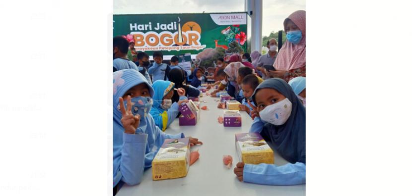 Dalam peringatan Hari Jadi Bogor, Lapis Bogor Sangkuriang menggelar acara sebulan penuh. 