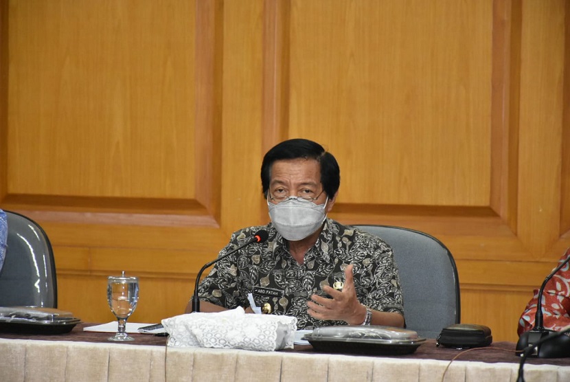 Wakil Gubernur Kepulauan Bangka Belitung (Babel), Abdul Fatah, meminta pers untuk selalu aktif mengkritisi terhadap berbagai kebijakan pemerintah sekaligus menjadi penyampai informasi yang benar kepada masyarakat.