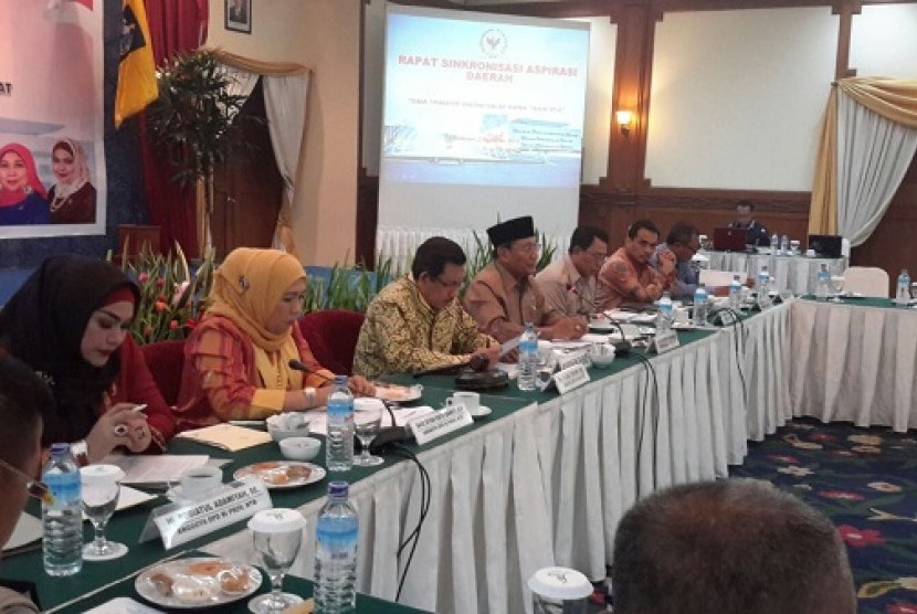 Dalam rangka konsolidasi, anggota Dewan Perwakilan Daerah (DPD) RI Provinsi NTB bersama dengan pemangku kepentingan provinsi setempat mengadakan Rapat Koordinasi Sinkronisasi Aspirasi Daerah (Rakor SAD).