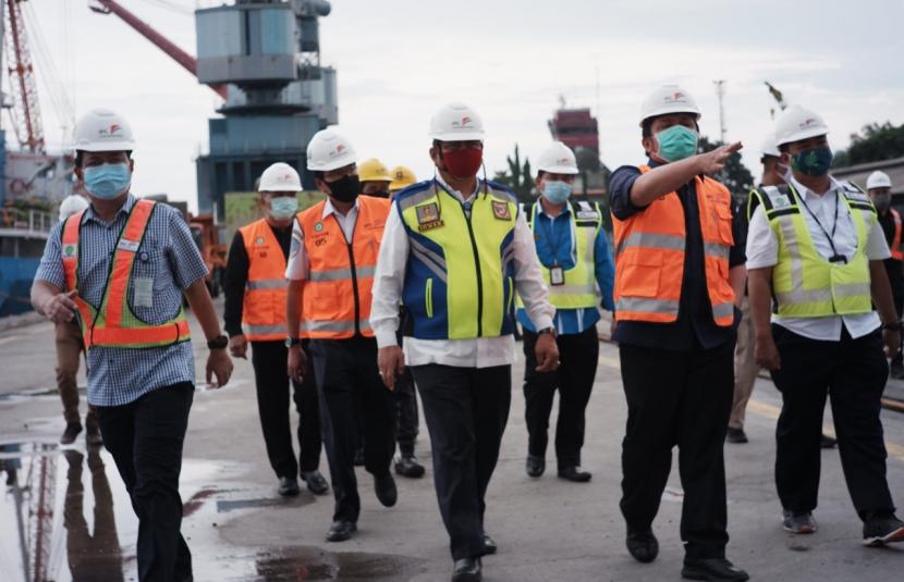 Dalam rangka memantau kondisi logistik dan keadaan ekspor impor di Kota Palembang, Gubernur Sumatera Selatan, Herman Deru mengunjungi Bea cukai Palembang di areal Pelabuhan Boombaru, pada Selasa (14/04) lalu.