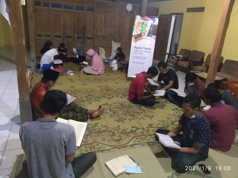 Dalam rangka memberantas buta huruf Alquran di Desa Keyongan, Boyolali provinsi Jawa Tengah, Rumah Zakat tetap melaksanakan kegiatan TPQ namun dengan menerapkan protokol kesehatan. Bahkan, kondisi pandemi ini tidak menyurutkan semangat anak-anak binaan Rumah Zakat dalam mengikuti kegiatan TPQ.