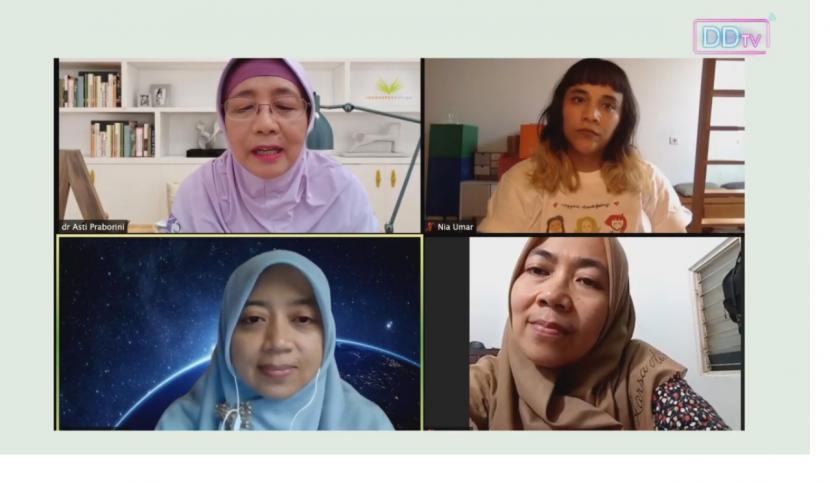 Dalam rangka memperingati Hari Ibu yang jatuh pada tanggal 22 Desember, Dompet Dhuafa menyelenggarakan talkshow online dengan tema “Menyusui, Perjuangan Ibu Untuk Masa Depan Bangsa” pada Kamis (24/12). 
