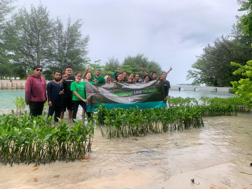  Dalam rangka memperingati Hari Menanam Pohon di Indonesia, Aston Priority Simatupang Hotel & Conference Center mengadakan acara berupa penanaman pohon mangrove sebanyak 4.000 bibit di Pulau Tidung Kecil. 