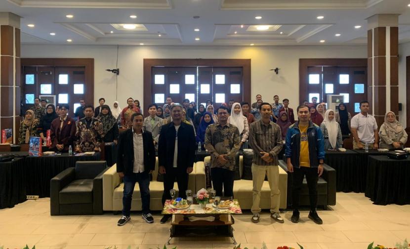 Dalam rangka memperingati Kemerdekaan Digital, Universitas BSI (Bina Sarana Informatika) sukses menggelar seminar bertajuk 