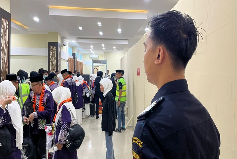 Dalam rangka mendukung kelancaran penyelenggaraan ibadah haji, Bea Cukai bekerja sama dengan Saudi Customs terkait pemeriksaan barang bawaan penumpang calon jamaah haji asal Indonesia. 