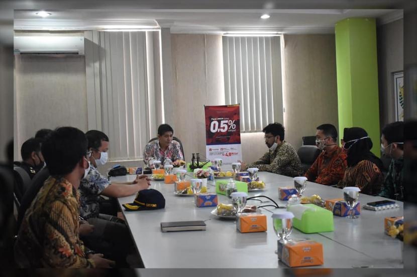 Dalam rangka mengoptimalkan penerimaan negara, Kantor Wilayah (Kanwil) Bea Cukai Riau menjalin kerja sama dalam bentuk join program dengan Ditjen Pajak dan Ditjen Kementerian Keuangan (Kemenkeu). 