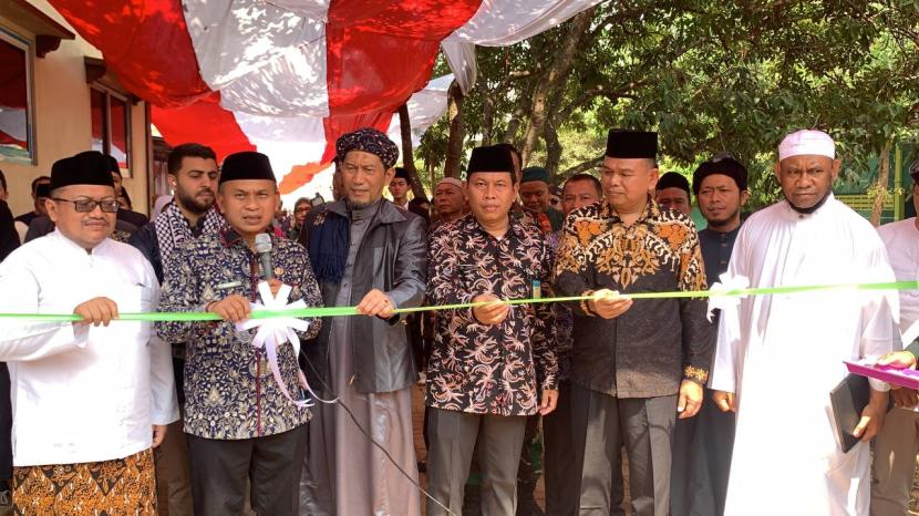 Dalam rangka menyambut hari santri nasional, pondok pesantren nuu warr menggelar acara bazar UMKM. 