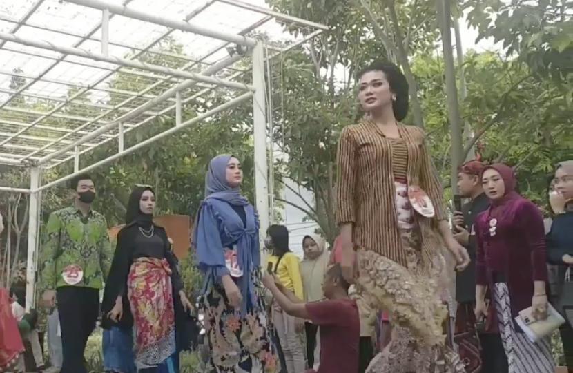 Sambut HUT RI Ke-77 Dengan Promosi Batik Pandalungan