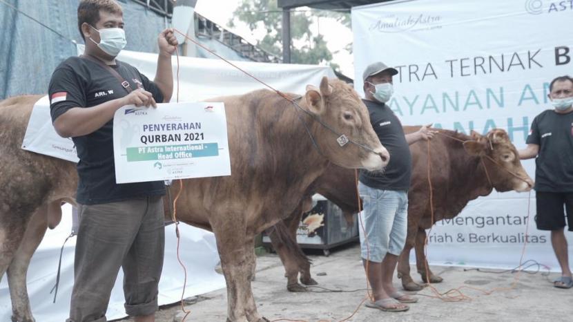 Dalam rangka menyambut Idul Adha 1442 H, dengan dukungan dari Yayasan Amaliah Astra (YAA), Grup Astra tahun ini kembali menyalurkan hewan kurban untuk masyarakat yang didistribuskan ke 34 provinsi di seluruh Indonesia.