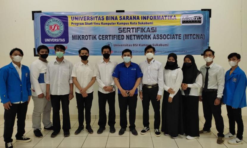 Dalam rangka menyiapkan lulusan yang memiliki daya saing global dan mampu berkiprah di dunia internasional, Program Studi (prodi) Ilmu Komputer Universitas BSI (Bina Sarana Informatika) kampus Sukabumi, menggelar sertifikasi MikroTik Certified Network Associate (MTCNA).