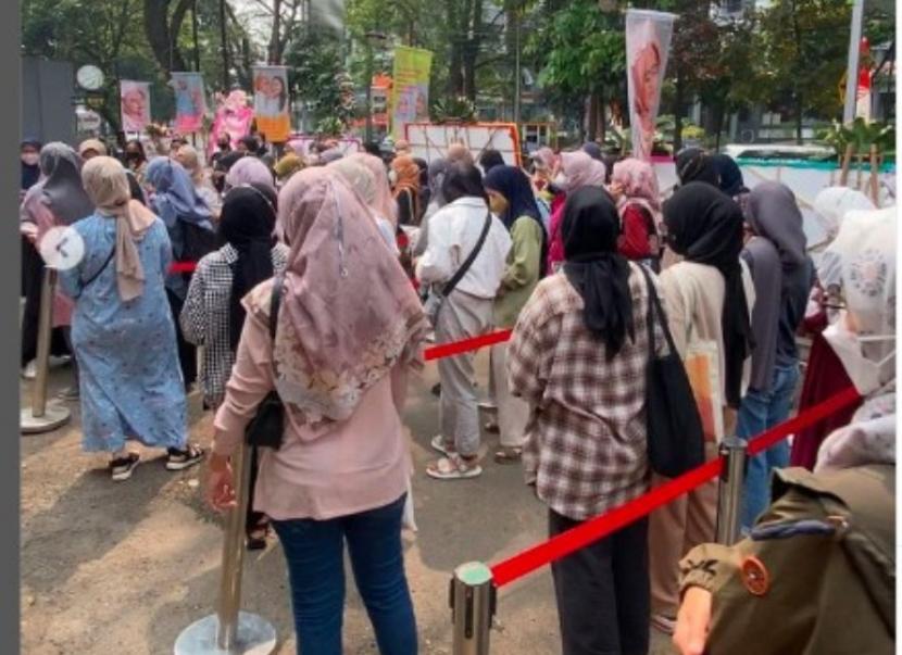 Dalam rangka merayakan anniversary yang ke-7, Lozy Hijab menggelar event offline pertamanya di Bandung.