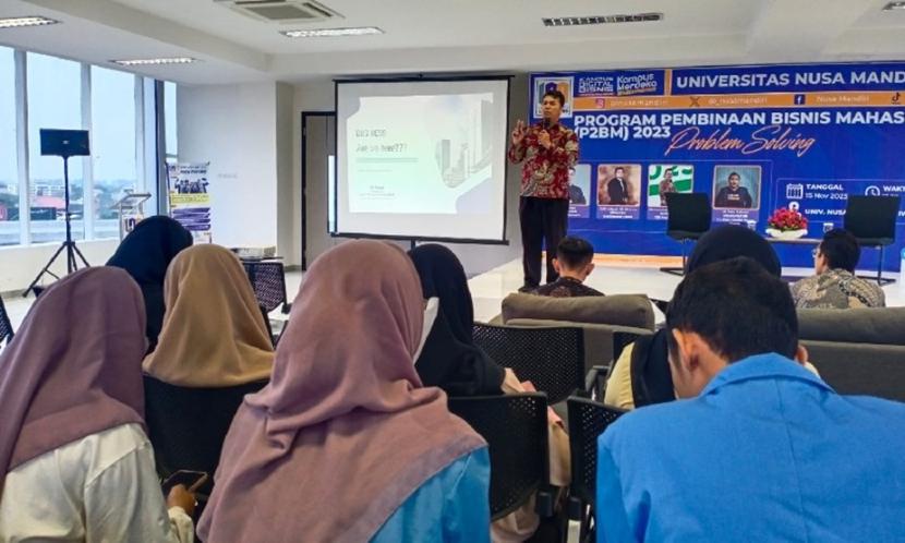 Dalam rangka pembinaan bisnis kepada mahasiswa, Kampus Digital Bisnis Universitas Nusa Mandiri (UNM) bekerja sama dengan Nusa Mandiri Center kembali menyelenggarakan Seminar Program Pembinaan Bisnis Mahasiswa (P2BM) 2023. Seminar ini mengangkat tema Problem Solving. 