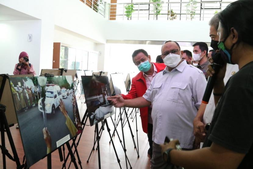 Dalam rangka perayaan Hari Pers Nasional (HPN) 2022, Persatuan Wartawan Indonesia (PWI) Kota Bogor bersama Pewarta Foto Indonesia (PFI) Bogor, menggelar acara pameran foto di Lobby Gedung DPRD Kota Bogor. Pameran foto ini berlangsung mulai Rabu (23/2) hingga Jumat (25/2).