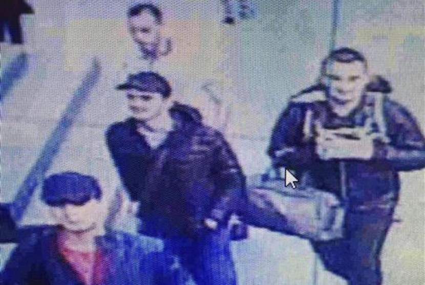 Dalam rekaman CCTV yang dirilis Kamis, 30 Juni 2016, tampak tiga orang pria yang diyakini sebagai pengebom bunuh diri Bandara Ataturk, Istanbul. 