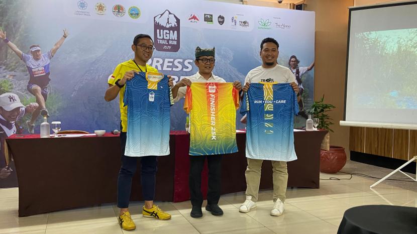 Dalam semangat mempromosikan gaya hidup sehat pascapandemi Covid-19, Universitas Gadjah Mada (UGM) kembali menggelar UGM Trail Run 2024 dengan tema Run Edu Care. Kegiatan tahunan yang menjadi bagian dari rangkaian Dies Natalis UGM ke-75 ini diorganisir oleh Kagama Lari Untuk Berbagi (KLUB), komunitas lari resmi di bawah naungan Pengurus Pusat Keluarga Alumni Gadjah Mada (Kagama).