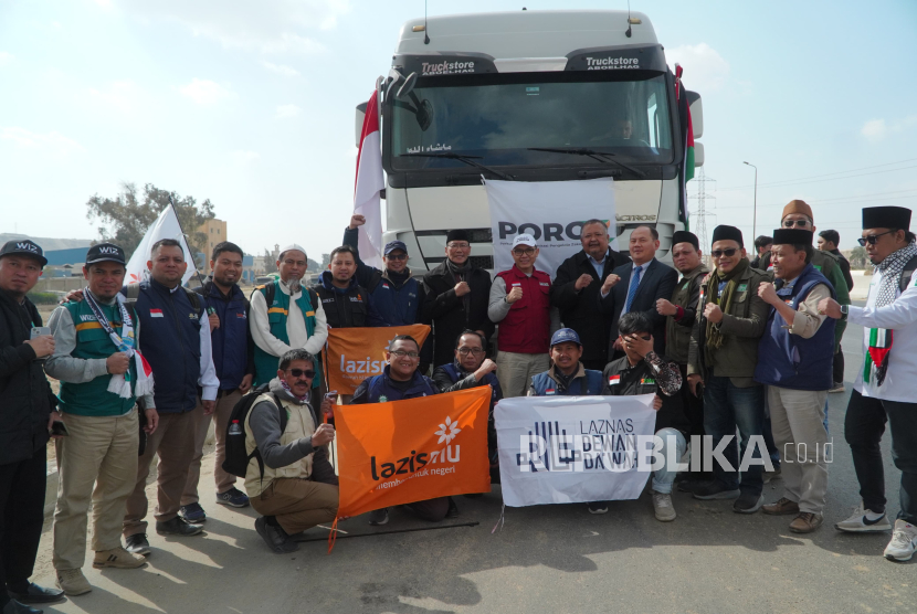 Dalam suasana penuh haru dan kebersamaan, Lazismu bersama Persatuan Organisasi Pengelola Zakat (Poroz) melepas bantuan kemanusiaan untuk warga Palestina pada Senin (25/2/2025). Bantuan ini terdiri dari Hygiene Kit (alat-alat kebersihan), sayur-sayuran segar, tenda, matras untuk menghadapi musim dingin, serta paket Ifthar Ramadhan.