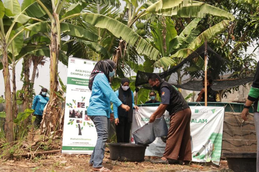 Dalam upaya memenuhi kecukupan nutrisi yang baik, Layanan Kesehatan Cuma-Cuma (LKC) Dompet Dhuafa Banten bersama Rumah Sakit Gigi dan Mulut (RSGM) Yarsi menggulirkan kegiatan Budikolbu (Budidaya Ikan Lele dalam Kolam Buatan) yang sudah berjalan dari bulan Juli 2021.