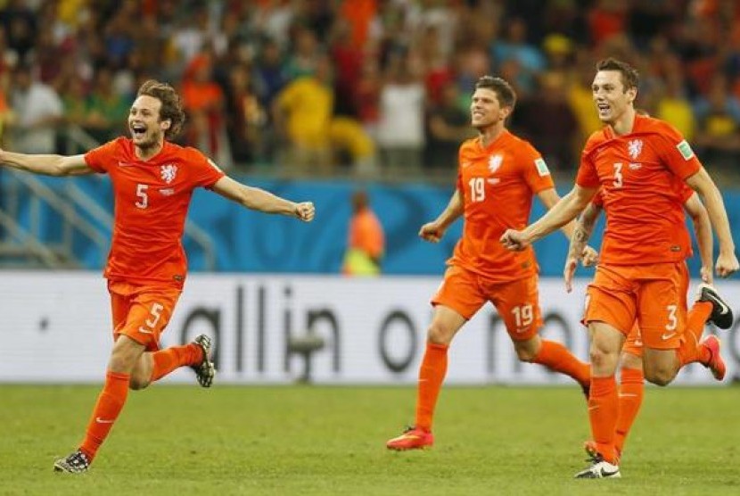 Daley Blind (kiri) dan Stefan De Vrij (kanan).