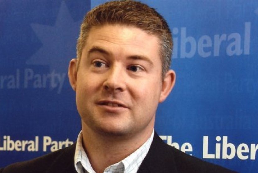 Damien Mantach mengakui mencuri uang dari kas dana partai selama lebih dari empat tahun.