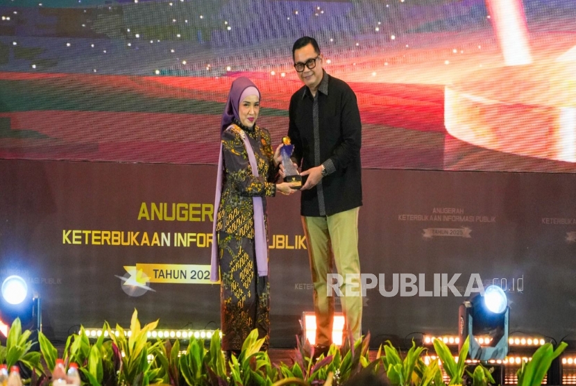 Danareksa Raih Predikat Badan Publik Informatif