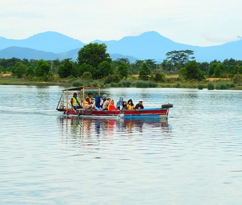 Danau Caramin, Guntung Manggis, salah satu wisata di Banjarbaru, Kalimantan Selatan.