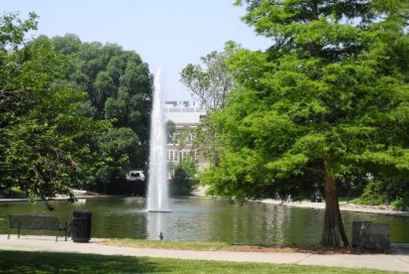 Danau di Kampur Universitas Ohio, Michigan, Amerika Serikat