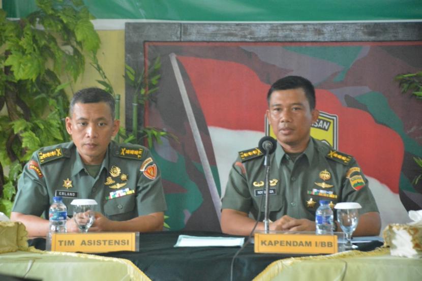 Dandim 0201/BS Kota Medan, Kolonel Inf Roy Hansen J Sinaga (kanan).