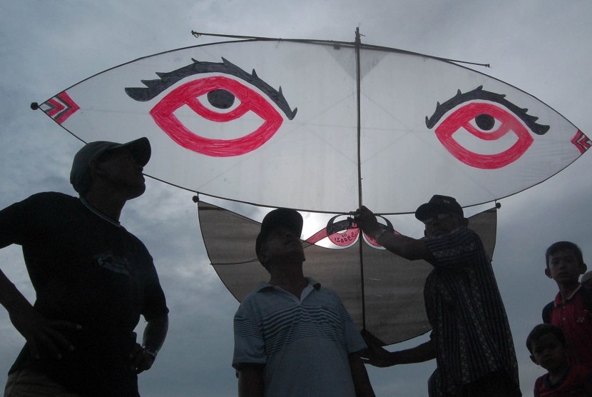 Danguang Kite festival in Pariaman, West Sumtara, in 2012 (file photo)