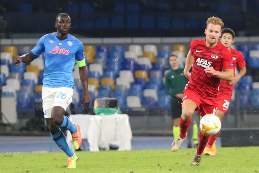 Dani De Wit (kanan) pencetak gol kemenangan AZ Alkmaar atas Napoli 1-0 di Grup F Liga Europa., 
