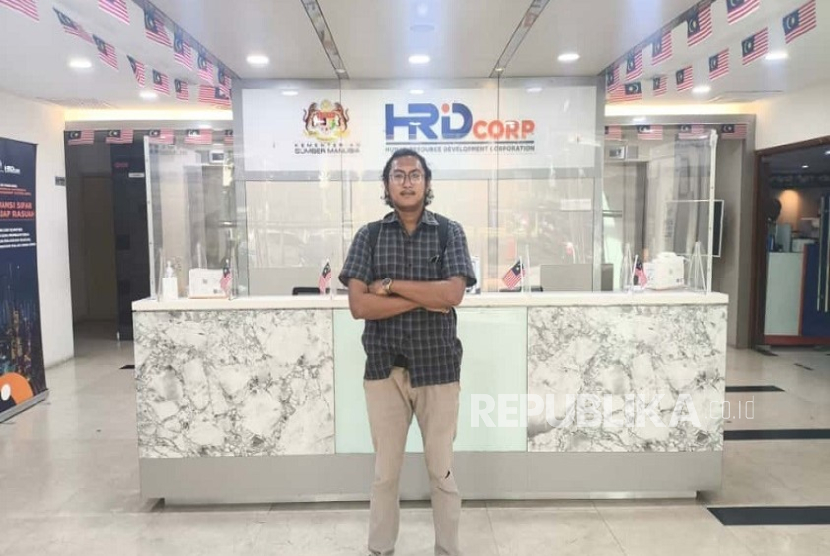 Dani Fikri Ramadhan, sukses meniti karier internasional dengan bergabung di Human Resource Development Corporation (HRD Corp), sebuah lembaga resmi di bawah Kementerian Sumber Manusia Malaysia.